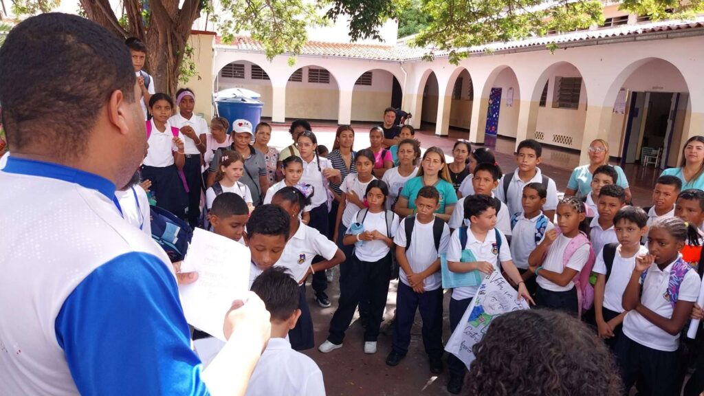Estudiantes de La Guaira eligen a sus contralores escolares 