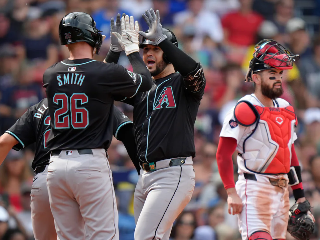 Eugenio Suárez seguirá en Arizona para 2025