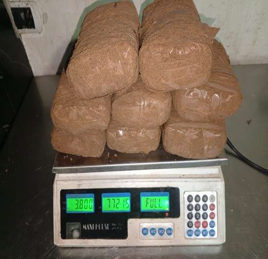 Hallan en playa de Falcón 8 panelas de marihuana