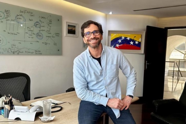 En 2025 "hay una gran oportunidad en el mercado de valores", afirma Horacio Velutini