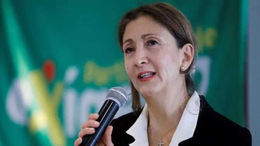 Ingrid Betancourt dice que va acompañar a Edmundo González en su toma de posesión