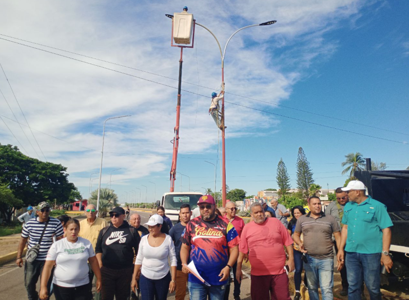 Instalan más de 120 luminarias en la Vela de Coro
