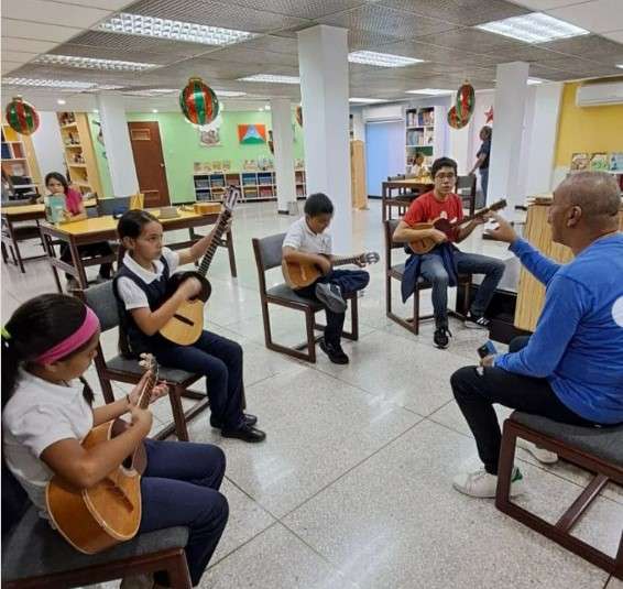 Invitan a visitar la sala de lectura Manuelita Sáenz en Caracas
