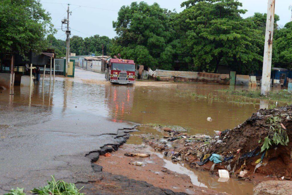 Lluvias desbordan cañadas y ríos afectando comunidades del Zulia