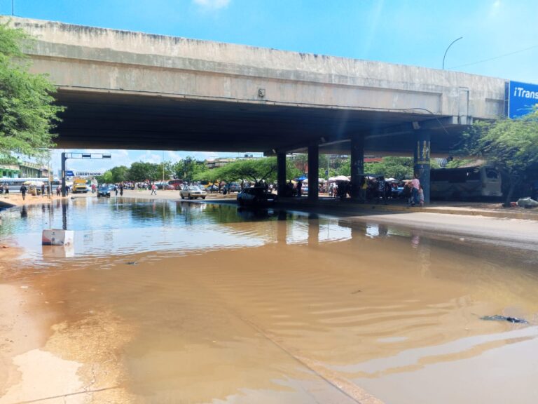 Torrencial aguacero cayó este sábado sobre Maracaibo, Lara y La Guaira