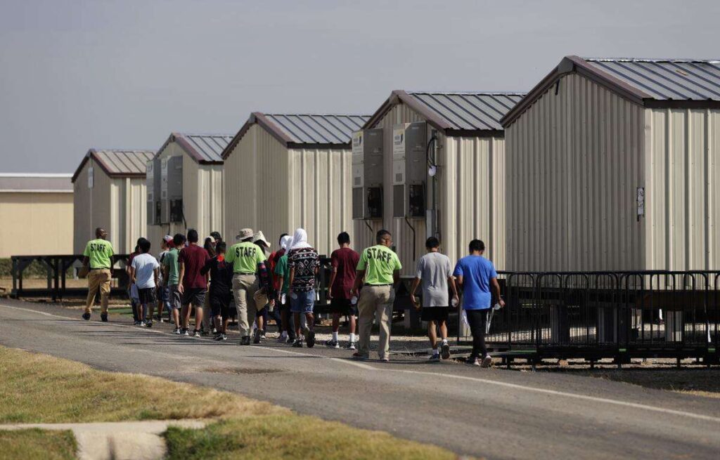 Los Ángeles se une a Chicago como “ciudad santuario” para migrantes