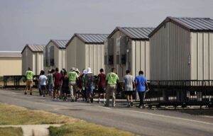 Los Ángeles se une a Chicago como “ciudad santuario” para migrantes
