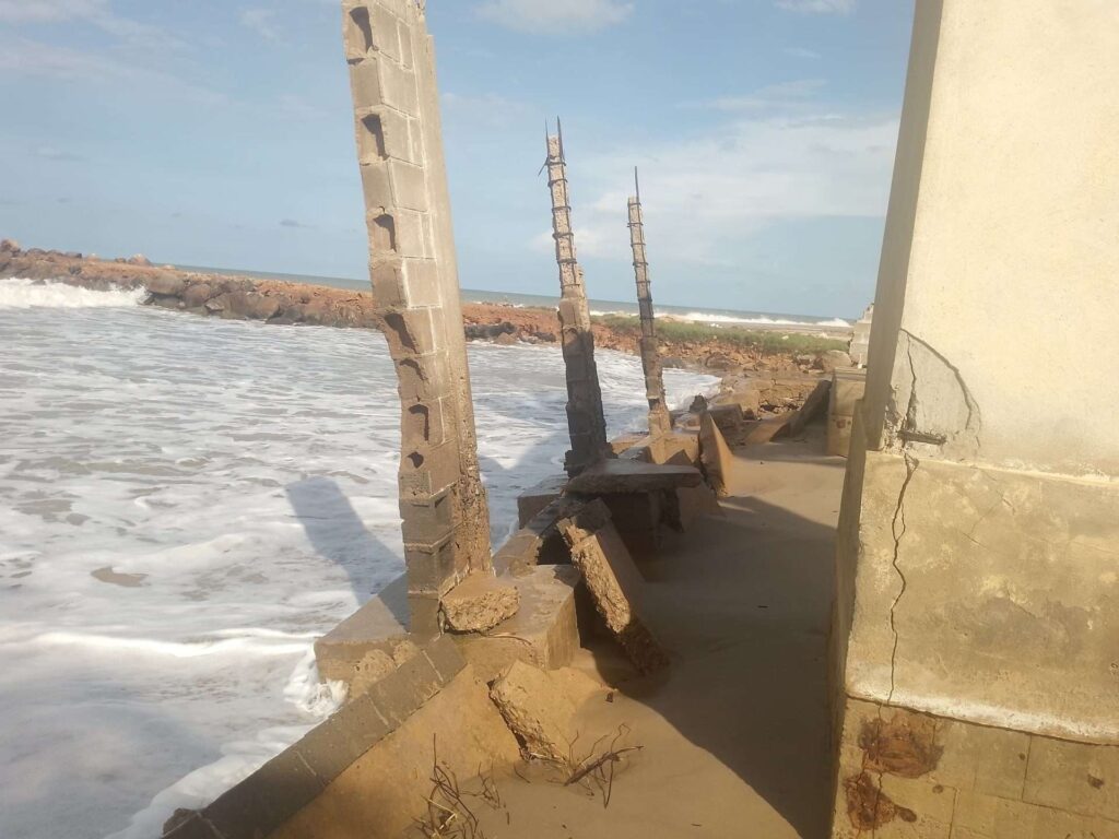 Mar de leva paraliza pesca y afecta casas en las costas de Anzoátegui