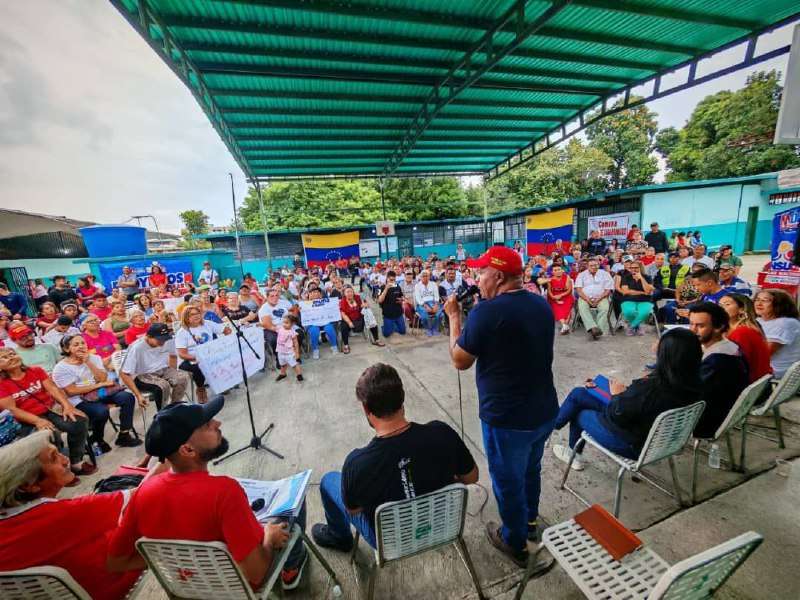 Ministro Prado instó a las comunas a la formación político ideológica