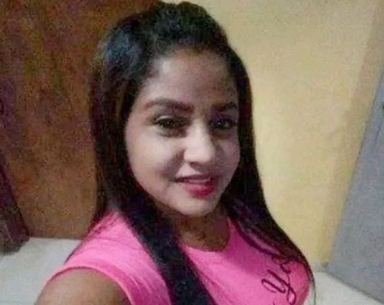 Naileth Gómez cegada de celos intentó incendiar el carro de su novio y pasó lo peor