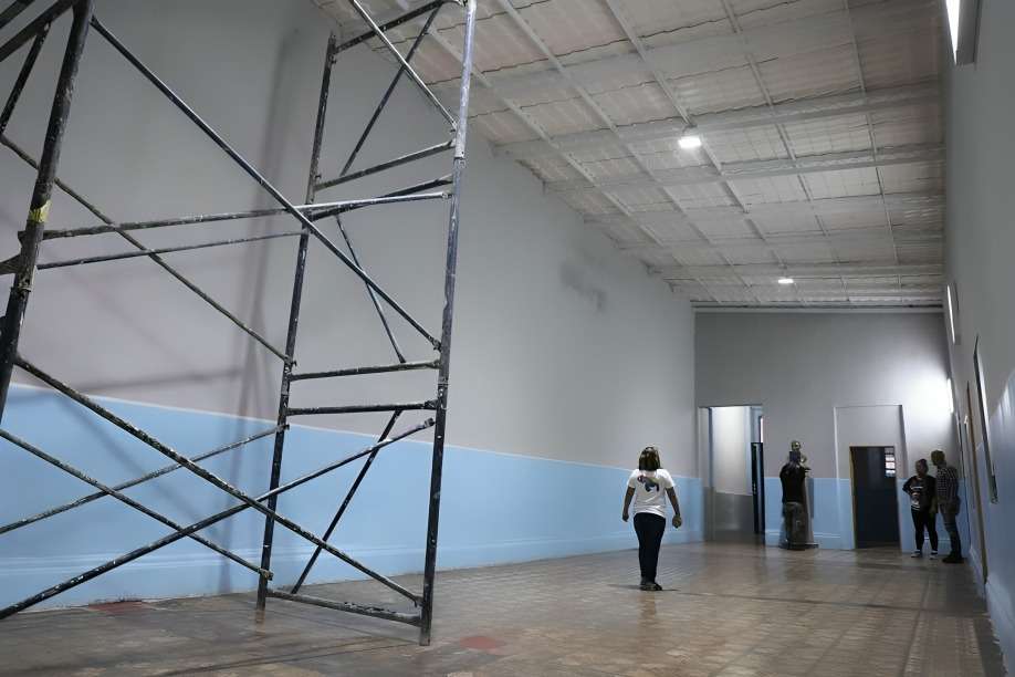 Ponen bonita la escuela Bolívar en Santa Rosalía