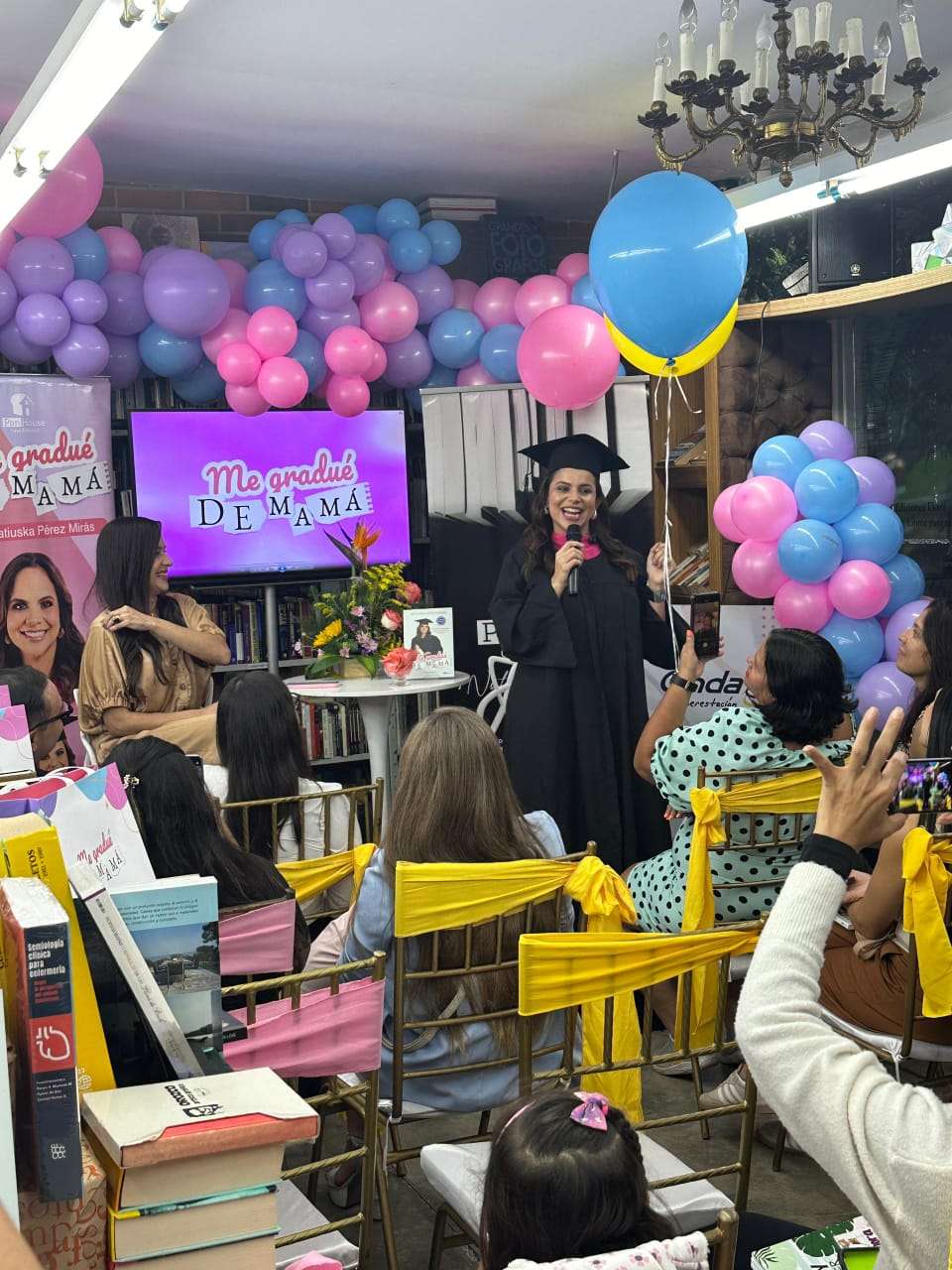 Presentan el libro: Me gradué de Mamá de Katiuka Pérez Mirás