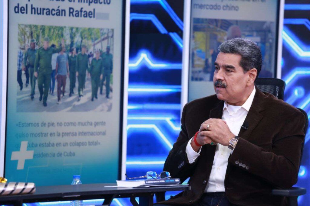 Presidente Maduro abre el debate sobre uso de celulares en escuelas