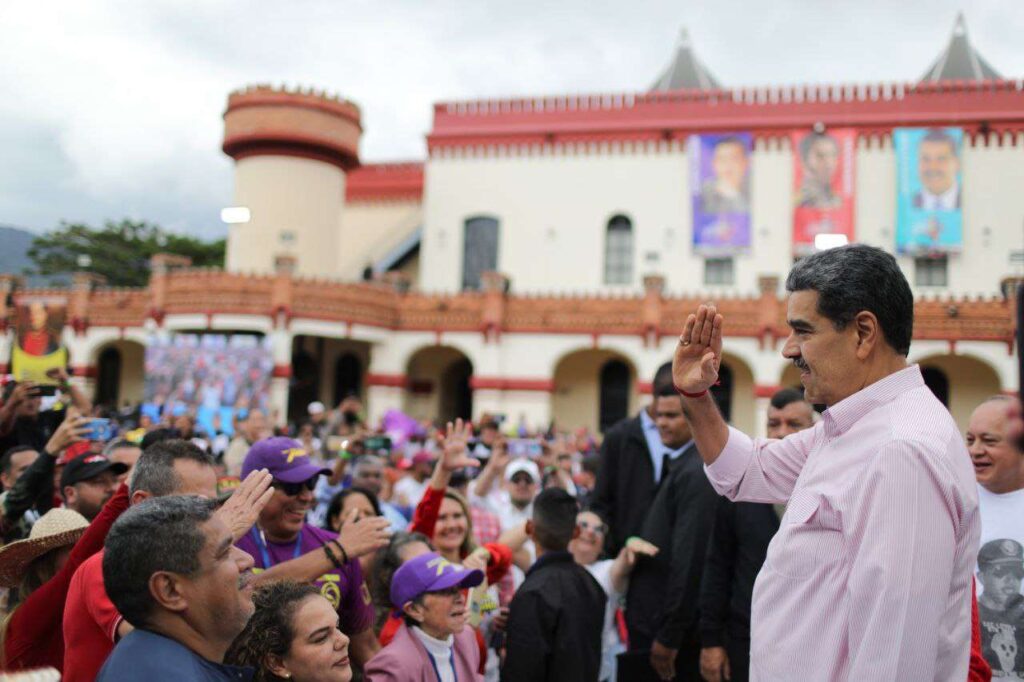 Presidente Maduro pidió diseñar el primer presupuesto de desarrollo del Estado comunal