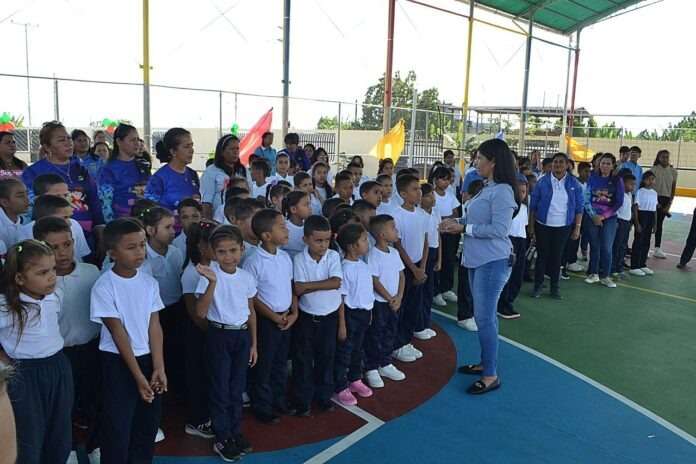 Prohíben acceso de celulares dentro de las escuelas en Monagas