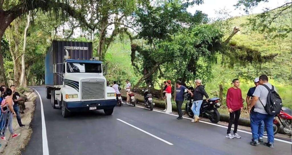 Rehabilitan 9 km de la carretera de Santa Ana del Táchira