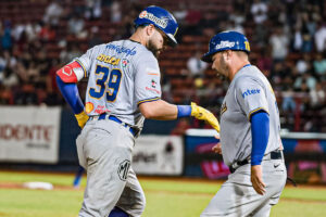 Navegantes del Magallanes reacciona ante Cardenales y se acerca al puntero