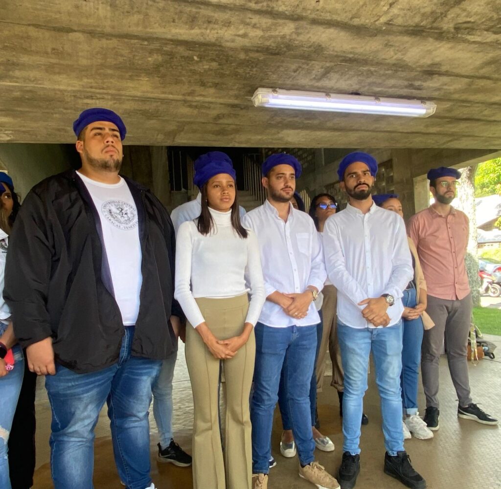"La UCV fue ejemplo de civismo al asistir más de 10.000 estudiantes a votar"
