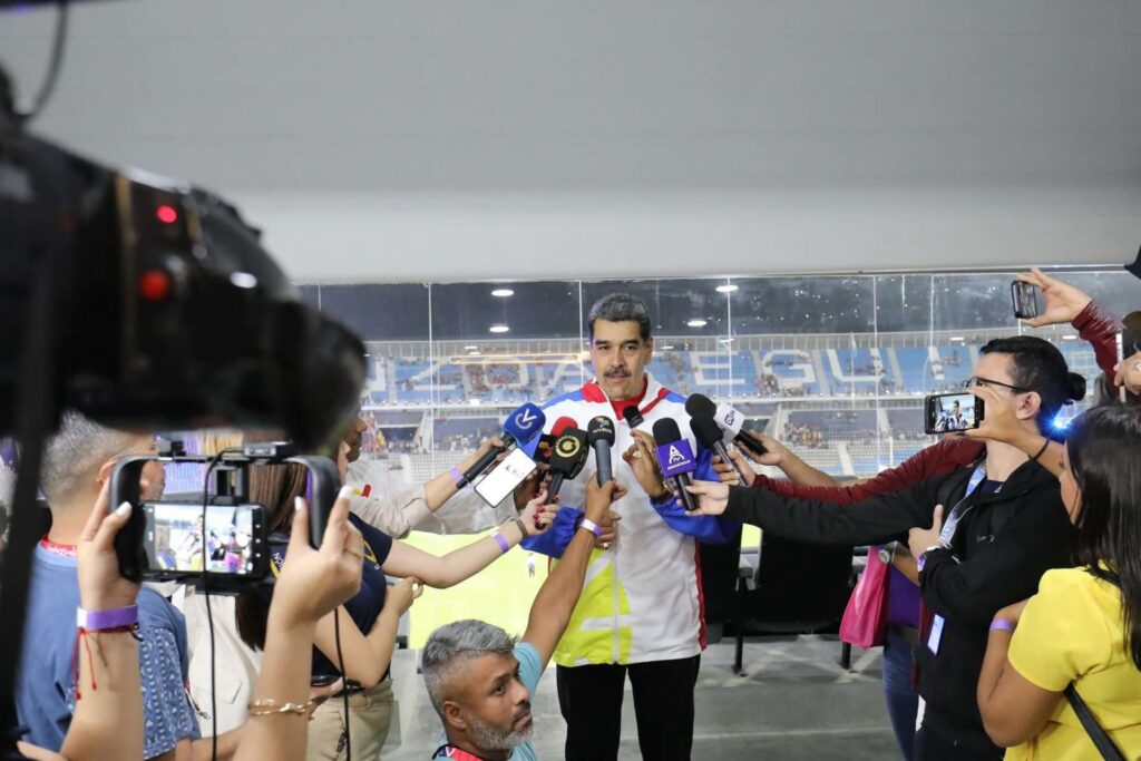 Sé de gente nerviosa tratando de llegar a Trump para que nos ataque