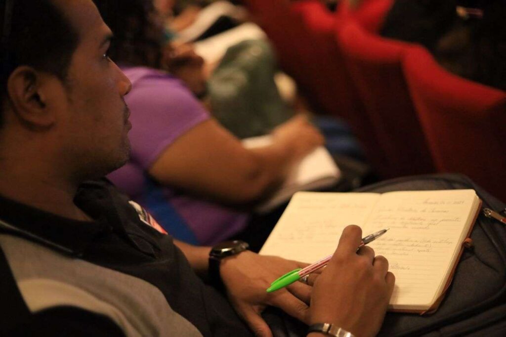 Universidades deben formar los maestros que requiere la sociedad