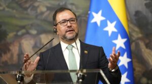 "Del único lugar que no se vuelve es del ridículo", respuesta al Secretario de Estado de EEUU