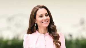 Kate Middleton deslumbra en su regreso real