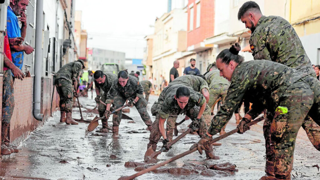 Gobierno de España enviará 5.000 efectivos militares adicionales para las zonas devastadas por la DANA