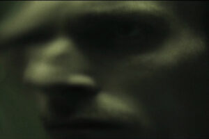 Hoy en Netflix, 20 años del thriller psicológico español que tiene una de las transformaciones físicas más impresionantes de Christian Bale