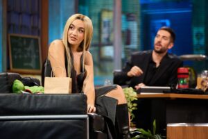 Lola Índigo pone en duda las respuestas a una de las preguntas habituales de David Broncano, que volvió a triunfar en audiencias con su paso al prime time