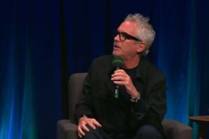 Alfonso Cuarón se quedó sin dirigir esta franquicia de espionaje por una cena con Joel Coen. Y la razón tiene mucho sentido