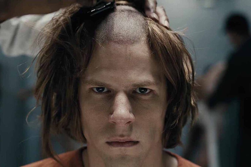 "Me da vergüenza admitirlo". Jesse Eisenberg confiesa que la mala acogida de 'Batman v. Superman' dañó su carrera de forma irreversible