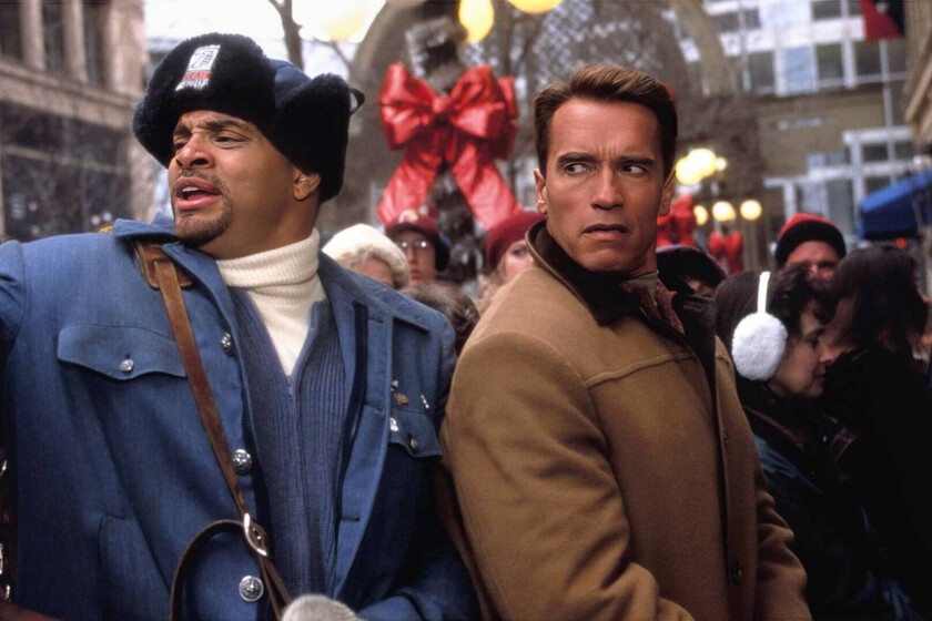 Tu película perfecta de Nochebuena podría ser esta festiva comedia en Disney+. El Schwarzenegger más histriónico como héroe navideño a punto de perder a su familia