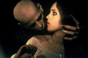 De 'El exorcista' a 'Nosferatu'. Todas las películas que han inspirado la nueva versión del clásico comentadas por su director