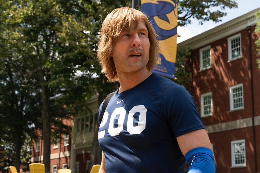 'Chad Powers'. Todo lo que sabemos de la serie de Glen Powell y el creador de 'Loki' en Disney+