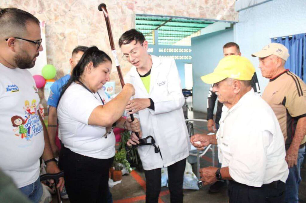 Abuelos recibieron 2 mil 462 ayudas en el año 2024