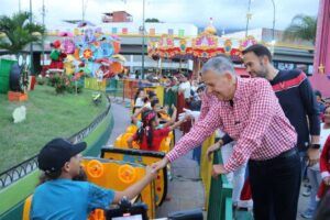 Alcalde Rangel Ávalos inauguró parque de diversiones mecánico