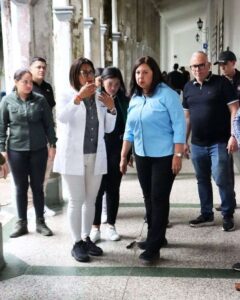 Alcaldía de Caracas entregó nuevos equipos médicos al Hospital Vargas