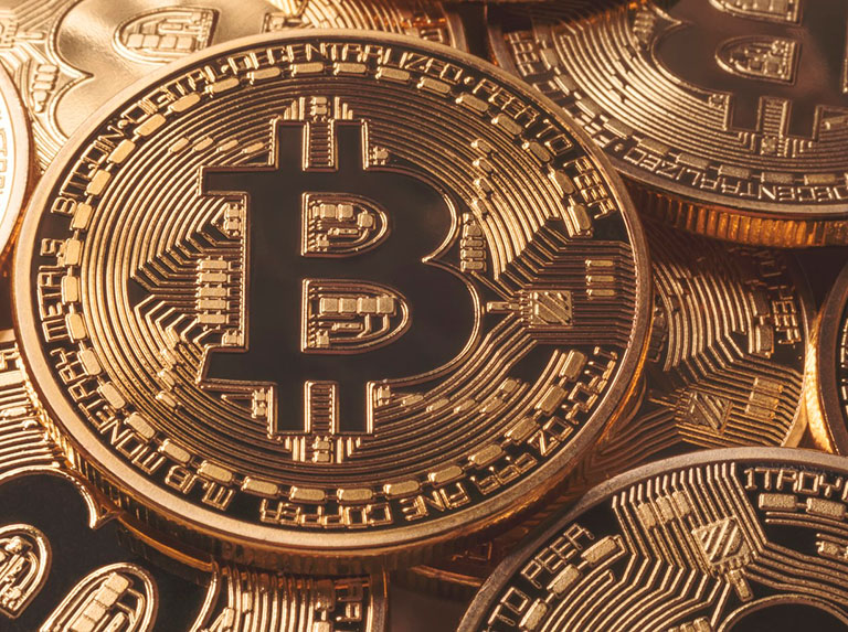 Bitcoins supera los 100.000 dólares por primera vez