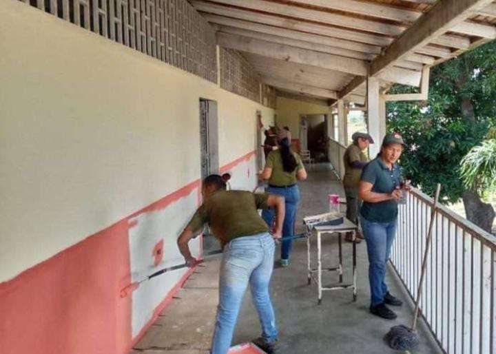 Bricomiles trabajan en la rehabilitación de 21 escuelas en Barinas