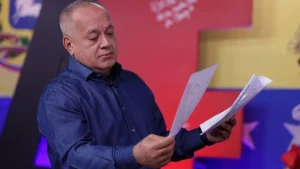 Cabello recomienda a empresarios no meterse en conspiraciones