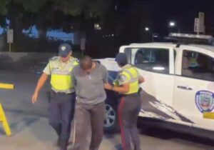 Detienen a hombre que agredió salvajemente a una funcionaría policial en Chacao