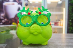 Cochinitos lucen su mejor pinta para recibir aguinaldos