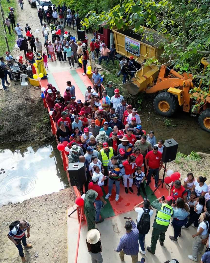 Comunidades agrícolas de Socopó estrenan tres puentes