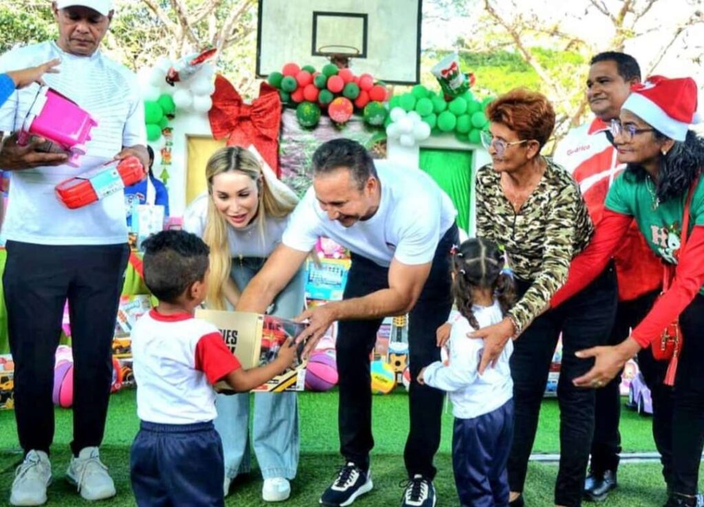 Con entrega de juguetes llevan alegría a niños en Guárico