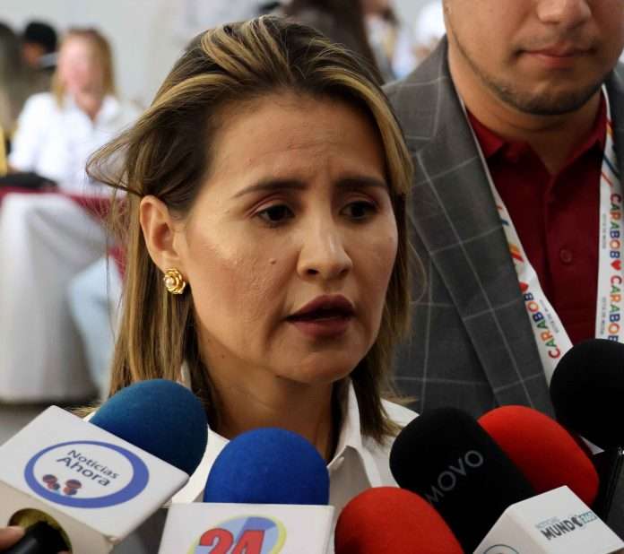 Dina Castillo juramentada como alcaldesa de Valencia