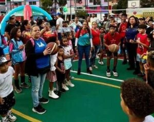 Entregan cancha deportiva rehabilitada en parroquia 23 de Enero