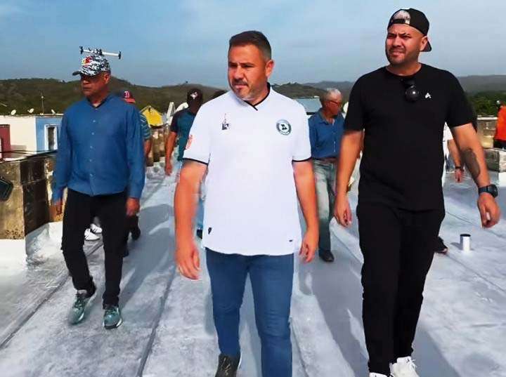 Entregan primera fase de impermeabilización de techos en el urbanismo La Lagunita