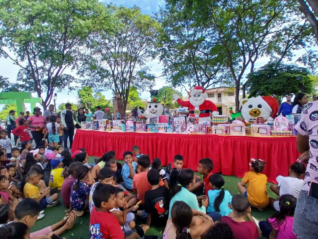 Entregaron más de 5 mil juguetes a niños de Marigüitar 