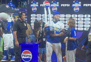 Eugenio Suárez es el Campeón del Festival del Jonrón Pepsi tras derrotar a Jackson Chourio en el duelo final