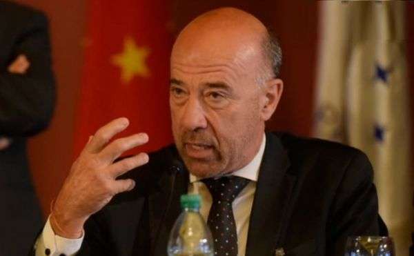 Expresan solidaridad con exembajador argentino